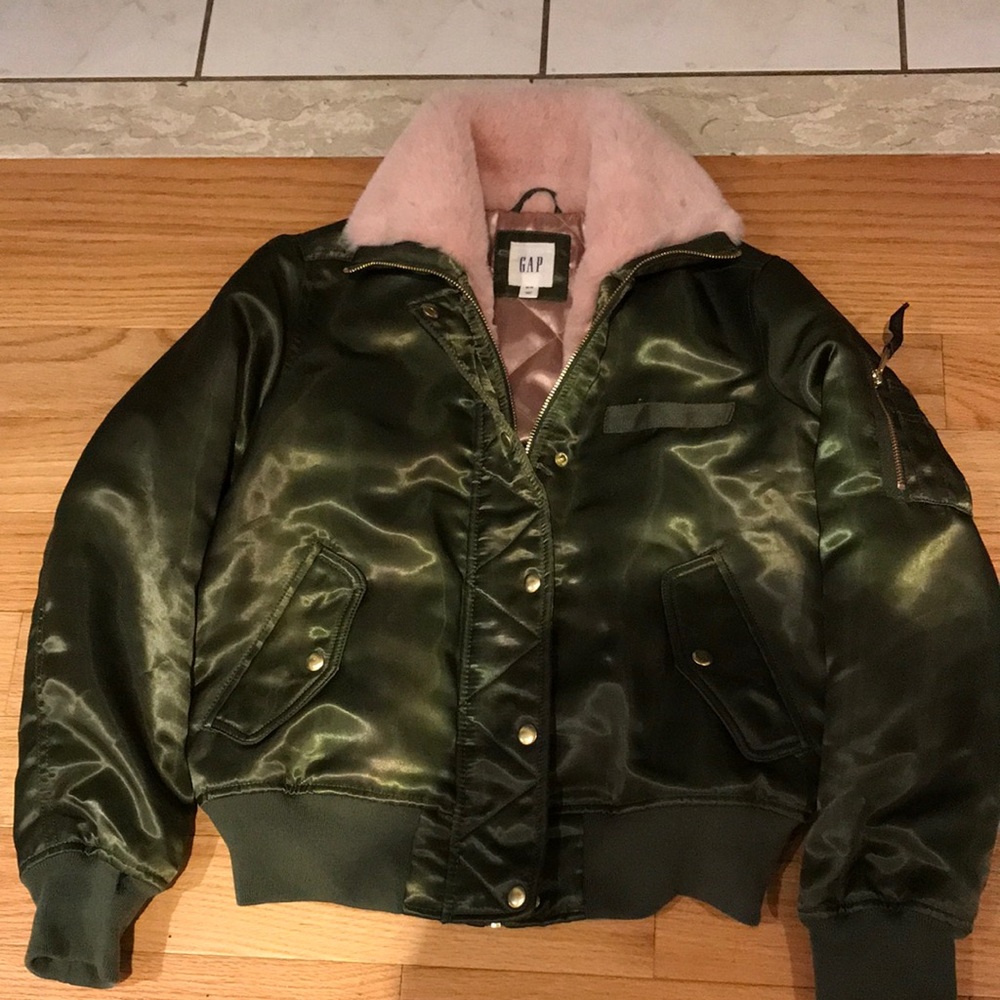 Gap winter jacket army green with pink faux fur.